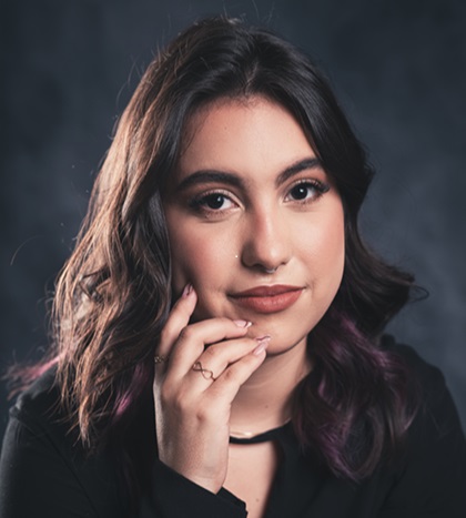 Foto da profissional Vanessa sorrindo